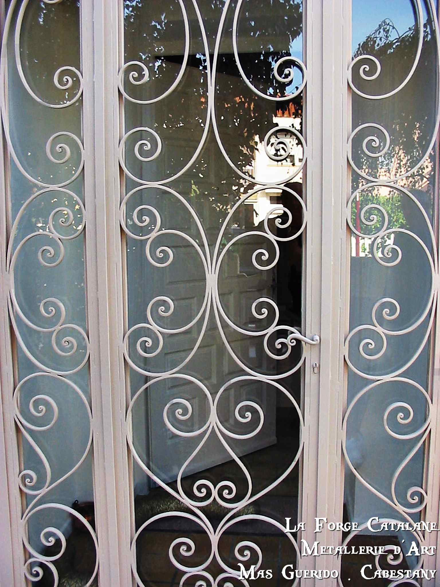 grille porte vitrage volute fer Forge Catalane Cabestany.jpg